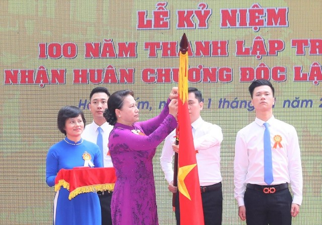 Chủ tịch Quốc hội dự Lễ kỷ niệm 100 năm thành lập và trao Huân chương Độc lập hạng Nhất cho trường THCS Trưng Vương (Hà Nội)